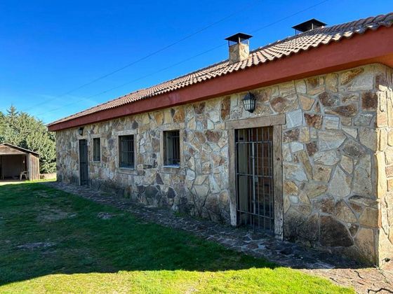 Foto 2 de Xalet en venda a Gargantilla del Lozoya y Pinilla de Buitrago de 3 habitacions amb garatge i jardí