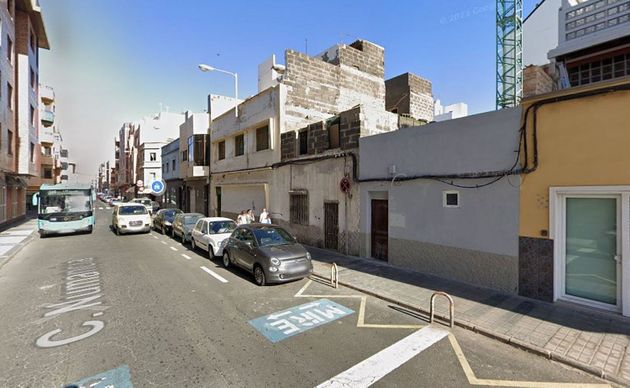Foto 1 de Venta de piso en calle Numancia de 2 habitaciones con terraza y aire acondicionado
