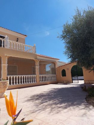 Foto 1 de Venta de chalet en calle Hechizo de 3 habitaciones con terraza y piscina