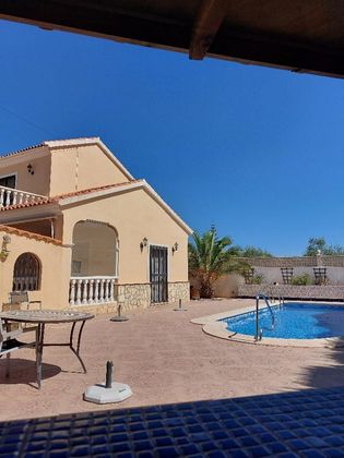 Foto 2 de Venta de chalet en calle Hechizo de 3 habitaciones con terraza y piscina