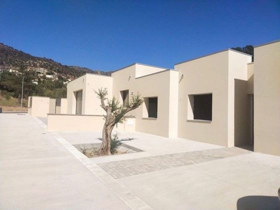 Foto 2 de Casa adossada en venda a calle Andorra de 3 habitacions amb terrassa i jardí