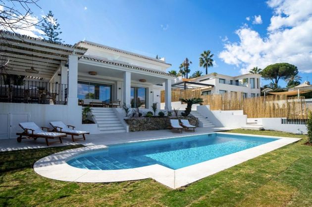 Foto 1 de Casa adossada en venda a calle Clondres de 5 habitacions amb terrassa i piscina