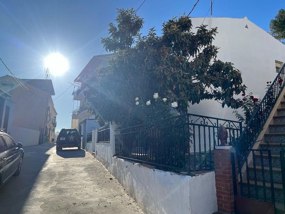 Foto 2 de Venta de casa en Iznájar de 4 habitaciones con terraza y balcón