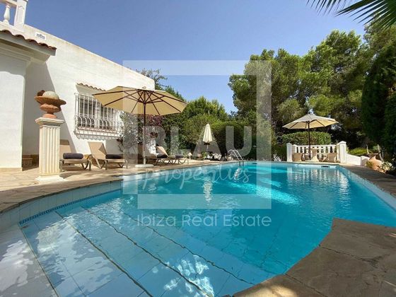 Foto 1 de Chalet en alquiler en Cala Vedella - Cala Tarida - Cala Conta de 3 habitaciones con terraza y piscina