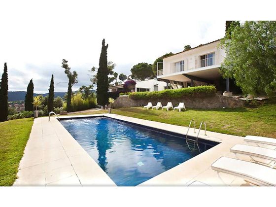 Foto 2 de Casa en venda a calle De la Indústria de 5 habitacions amb terrassa i piscina