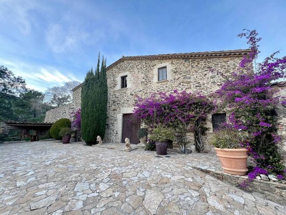 Foto 1 de Casa en venda a Mont-Ras de 6 habitacions amb terrassa i piscina