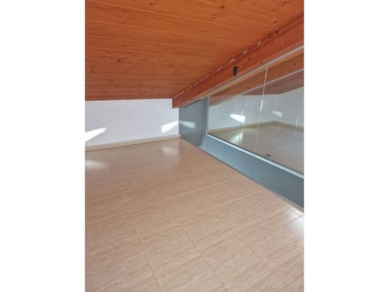 Foto 2 de Piso en venta en Olot de 2 habitaciones con terraza y piscina