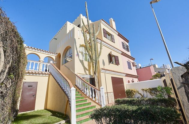 Foto 1 de Venta de casa en Monteolivete-Camino Sevilla de 4 habitaciones con terraza y jardín