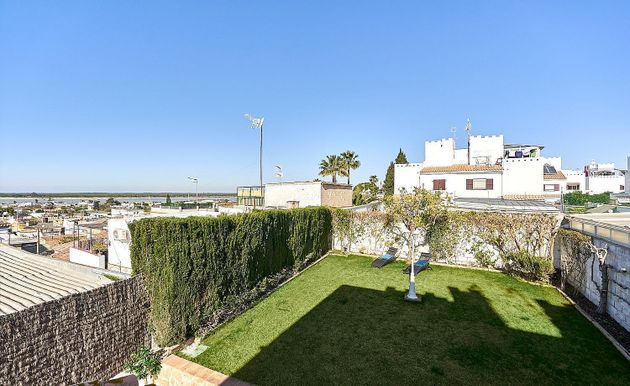 Foto 2 de Venta de casa en Monteolivete-Camino Sevilla de 4 habitaciones con terraza y jardín