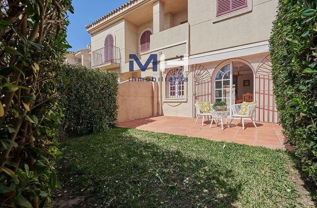 Foto 1 de Casa en venda a avenida Nuevo Oasis de 4 habitacions amb terrassa i piscina