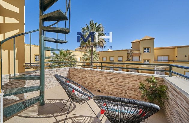 Foto 1 de Venta de ático en avenida Pez Espada de 2 habitaciones con terraza y piscina