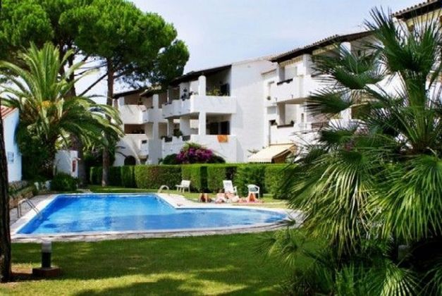 Foto 1 de Pis en venda a calle Bescano de 3 habitacions amb terrassa i piscina