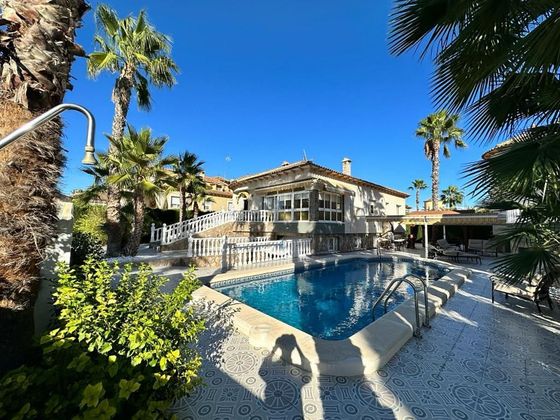 Foto 2 de Casa en venda a Benferri de 6 habitacions amb piscina i garatge