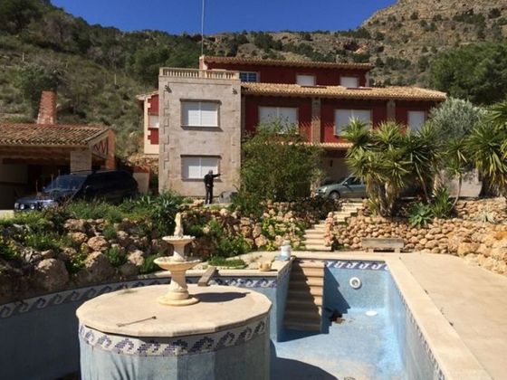 Foto 1 de Venta de casa en Orihuela ciudad de 5 habitaciones con terraza y piscina