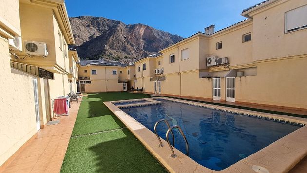 Foto 1 de Venta de casa en Redován de 3 habitaciones con piscina y jardín