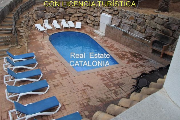 Foto 2 de Venta de chalet en avenida Serra Brava de 7 habitaciones con terraza y piscina
