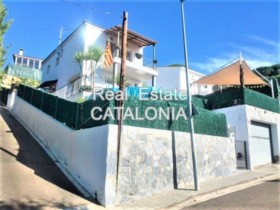 Foto 1 de Venta de chalet en calle València de 3 habitaciones con terraza y piscina