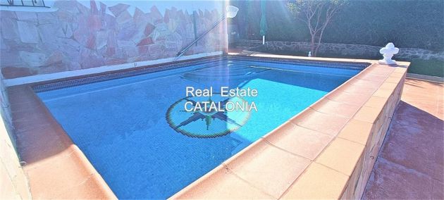 Foto 2 de Xalet en venda a calle Rafael Alberti de 3 habitacions amb terrassa i piscina
