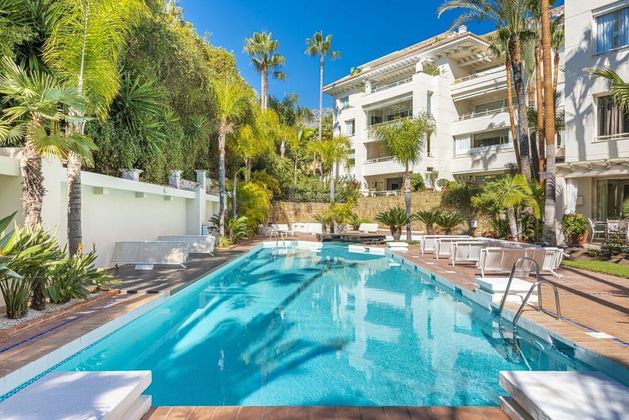 Foto 1 de Pis en venda a calle Sierra Blanca Golden Mile de 3 habitacions amb terrassa i piscina