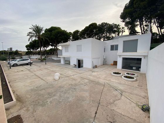 Foto 2 de Chalet en venta en calle Paraje Orgegia de 6 habitaciones con terraza y piscina
