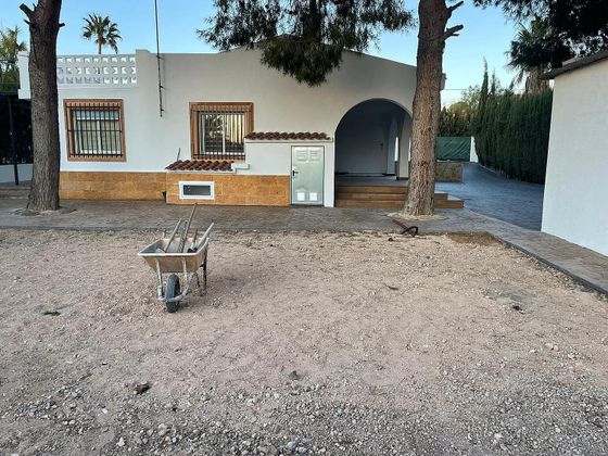 Foto 2 de Xalet en lloguer a calle La Capitana de 3 habitacions amb terrassa i piscina