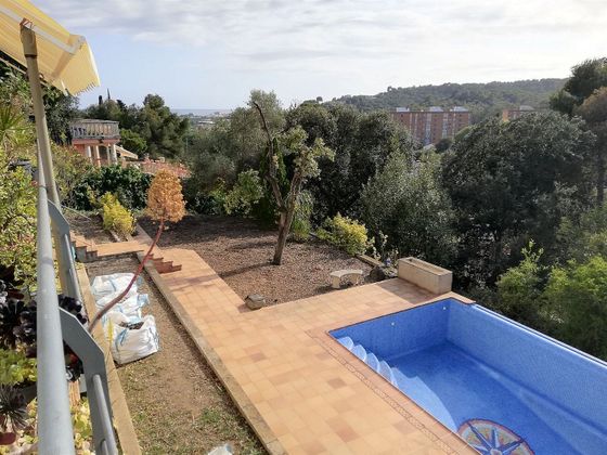 Foto 1 de Chalet en venta en Santa Susanna de 6 habitaciones con terraza y piscina