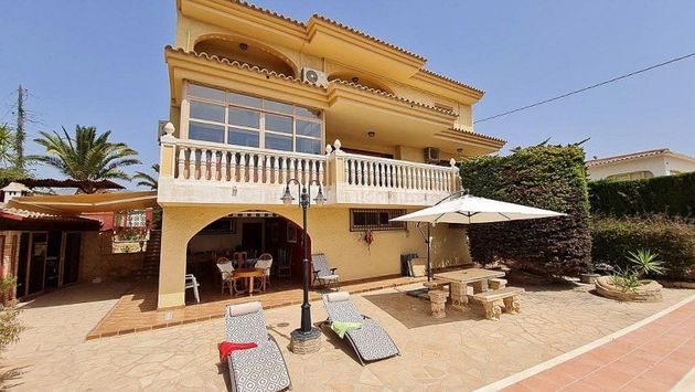 Foto 2 de Venta de casa en Villajoyosa ciudad de 5 habitaciones con terraza y piscina
