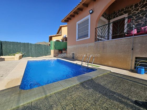 Foto 1 de Venta de casa en Relleu de 2 habitaciones con terraza y piscina