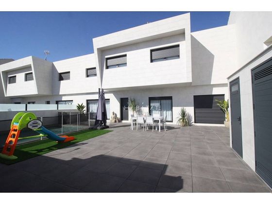 Foto 1 de Casa adosada en venta en San Pedro del Pinatar de 4 habitaciones con terraza y piscina
