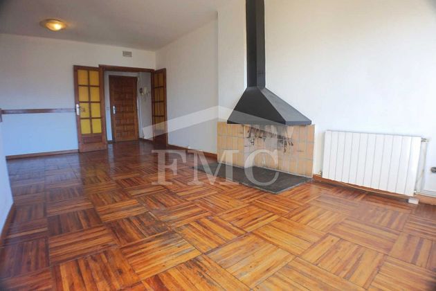 Foto 2 de Pis en venda a calle Canigó de 3 habitacions amb piscina i garatge