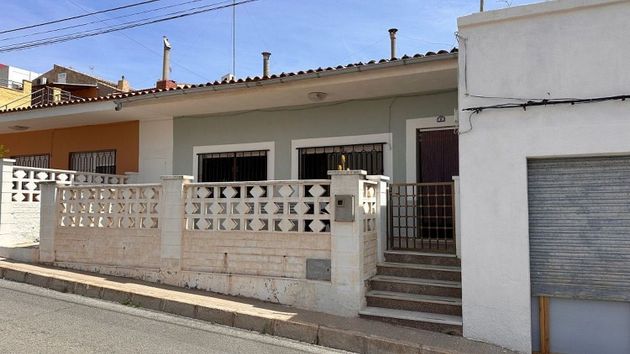 Foto 1 de Casa en venda a calle Novelda de 4 habitacions amb terrassa i jardí