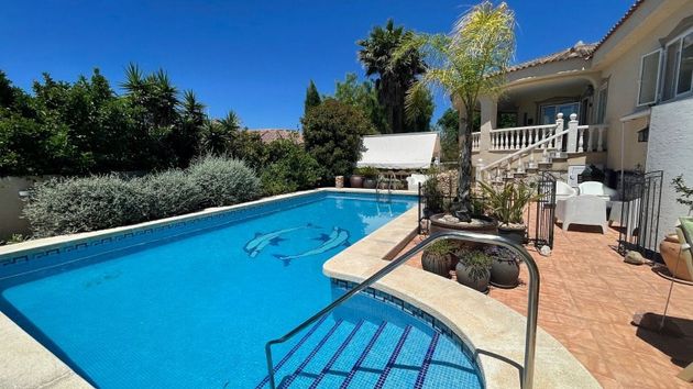 Foto 2 de Chalet en venta en avenida De Alicante de 4 habitaciones con terraza y piscina