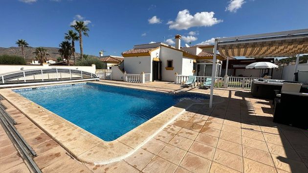 Foto 2 de Chalet en venta en avenida De Valencia de 3 habitaciones con terraza y piscina