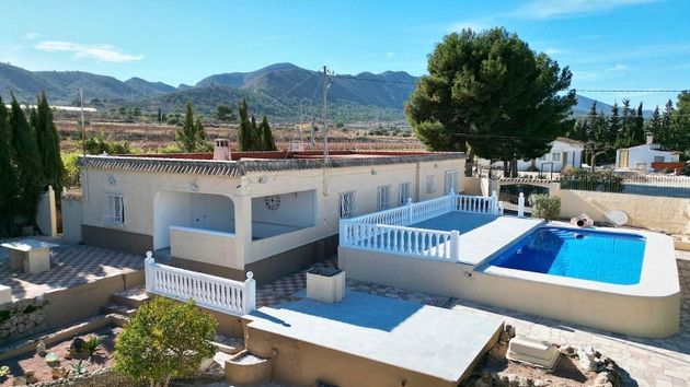 Foto 1 de Casa rural en venta en calle Los Pomares de 4 habitaciones con terraza y piscina