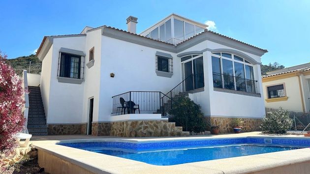Foto 1 de Xalet en venda a calle Guardamar de 3 habitacions amb terrassa i piscina
