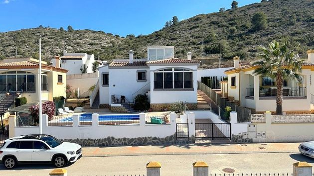 Foto 2 de Xalet en venda a calle Guardamar de 3 habitacions amb terrassa i piscina