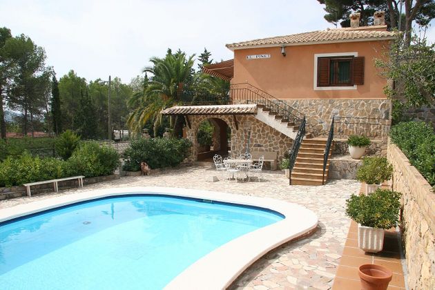 Foto 1 de Chalet en venta en calle D'alfàs del Pi de 6 habitaciones con terraza y piscina
