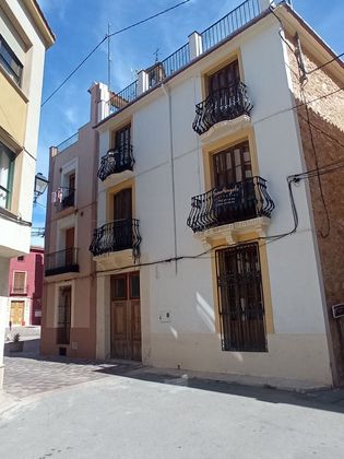 Foto 2 de Casa en venda a plaza Del Arbre de 6 habitacions amb terrassa i balcó