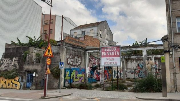 Foto 2 de Venta de terreno en avenida De Galicia de 242 m²