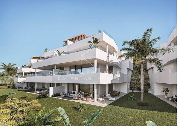 Foto 1 de Àtic en venda a urbanización Altos de Estepona de 3 habitacions amb terrassa i piscina