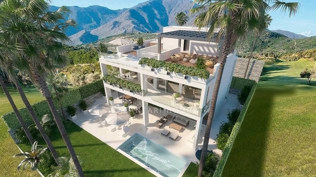 Foto 1 de Chalet en venta en vía Urbanización Estepona Golf de 4 habitaciones con terraza y piscina