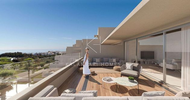 Foto 1 de Venta de ático en urbanización Sup H Estepona Málaga Españ de 3 habitaciones con terraza y piscina