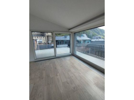 Foto 1 de Piso en venta en Escaldes, les de 4 habitaciones con terraza y balcón