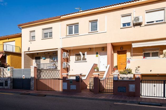 Foto 1 de Casa adossada en venda a calle Gorg de 3 habitacions amb terrassa i garatge