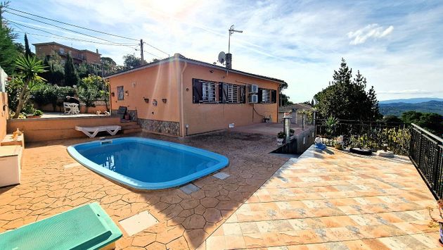 Foto 2 de Chalet en venta en Vidreres de 3 habitaciones con terraza y piscina