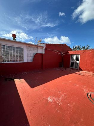Foto 1 de Venta de casa en La Línea de la Concepción ciudad de 2 habitaciones con terraza y aire acondicionado