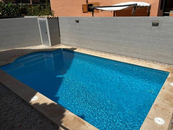 Foto 1 de Venta de chalet en El Perelló - Les Palmeres - Mareny de Barraquetes de 5 habitaciones con terraza y piscina