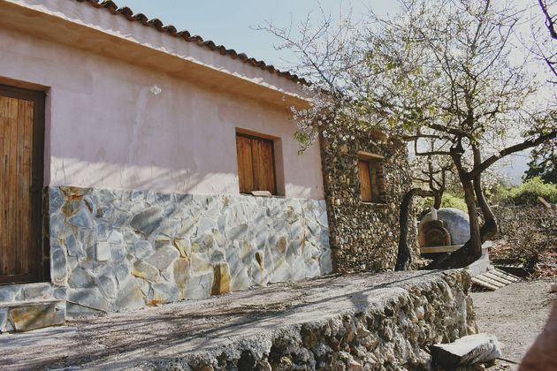 Foto 1 de Venta de casa rural en Guía de Isora interior de 1 habitación con terraza y jardín