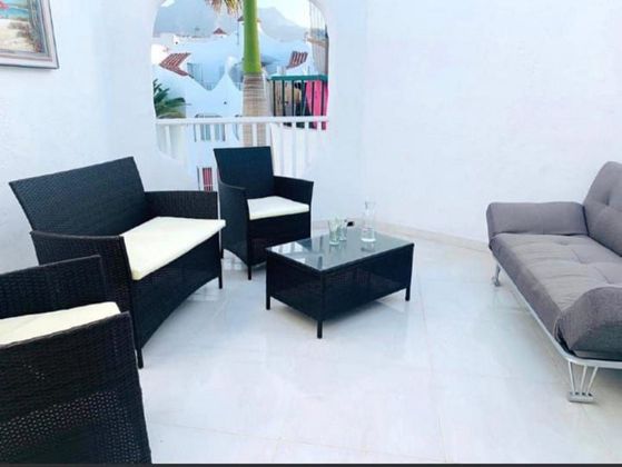 Foto 2 de Dúplex en venda a Los Cristianos - Playa de las Américas de 3 habitacions amb terrassa i jardí