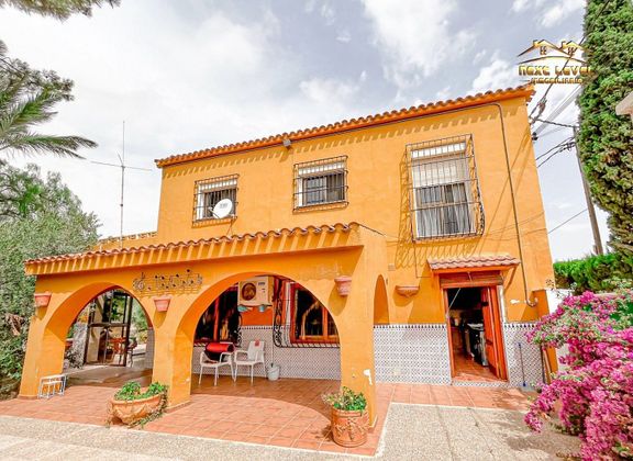 Foto 1 de Casa en venda a Villafranqueza de 6 habitacions amb terrassa i piscina